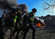 Tramps kara izbeigšanai gatavs spiest Ukrainu atdot Krimu un Donbasu, ziņo avoti