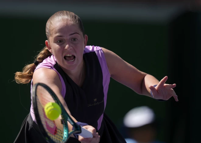 Aļona Ostapenko.