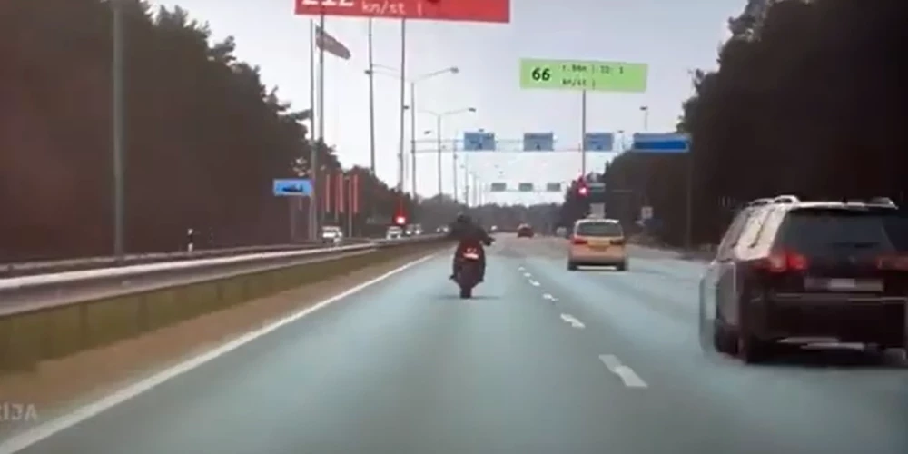 Полицейские в Риге поймали убегавшего со скоростью 200 км/ч водителя мотоцикла