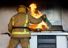 Из гостиницы в Риге из-за подгоревшей еды эвакуировали 120 человек