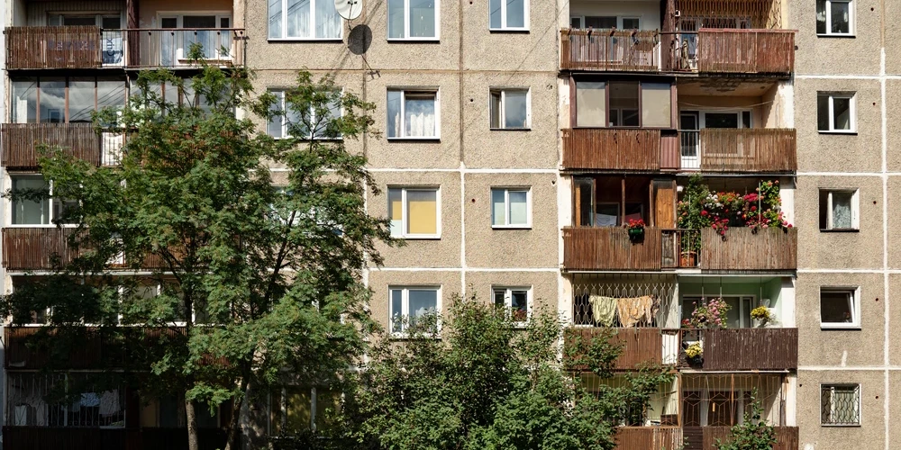 Самое популярное жилье в Латвии - отремонтированная двухкомнатная квартира в литовском проекте. Почему?