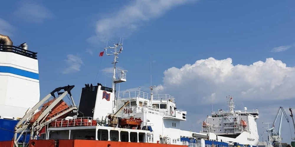 Zviedrijas televīzija: Latvijas uzņēmums "Fast Bunkering" pie Gotlandes uzpilda degvielu Krievijas kuģiem