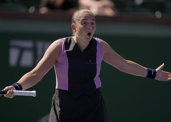 Ostapenko negaidīts zaudējums pret Lamensu; Latvijas - Nīderlandes dueli izšķirs dubultspēle