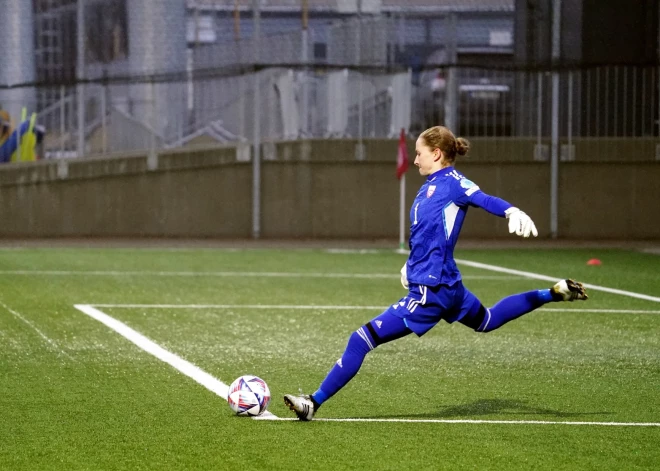 VIDEO: Latvijas futbolistes EČ kvalifikācijas otrajā mačā izcīna uzvaru