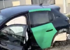 VIDEO: vadītājs tirdzniecības centra stāvlaukumā Ķengaragā pamatīgi sagandē nomas automašīnu