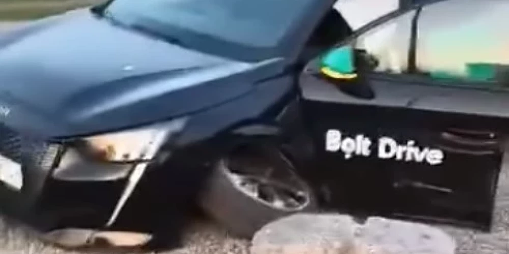ВИДЕО: в Кенгарагсе очередное ДТП с участием арендованной машины - водитель сбежал