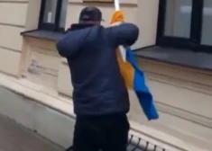 Сорвали украинский флаг на улице Барона и записали на видео - два латвийца устроили себе "уголовку"