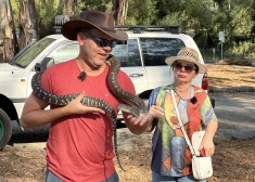 Čūskas, ķenguri, koalas un cita eksotika - pašmāju slavenības šovā "Četri uz koferiem" dodas apceļot Austrāliju