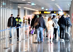 Uzsākta cīņa ar negodprātīgiem taksometru vadītājiem Rīgas lidostā