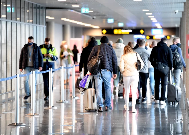 Uzsākta cīņa ar negodprātīgiem taksometru vadītājiem Rīgas lidostā