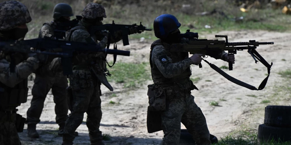 "Uzņēmēji mieram" direktore: Ukrainas karavīri uzdevumos spiesti izmantot arī velosipēdus