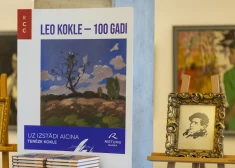 Atklāta Leo Kokles simtgadei veltīta mākslinieka gleznu izstāde