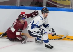 Latvijas hokeja izlase izlaiž divu vārtu pārsvaru un piekāpjas Somijai pārbaudes spēlē
