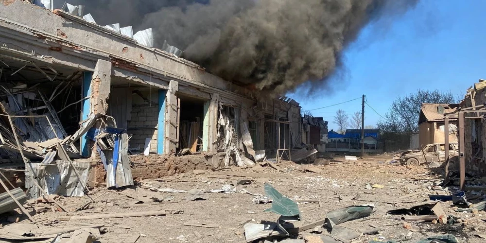No krievu okupantu apšaudītā Harkivas apgabala evakuē bērnus