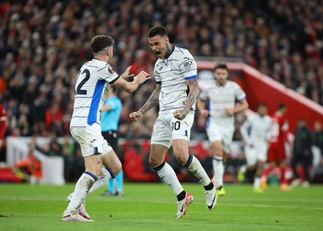 Izrēķinājās kā ar sētas komandu! "Liverpool" cieš pazemojošu sakāvi savā laukumā UEFA Eiropas līgas ceturtdaļfinālā itāļu "Atalanta" komandai