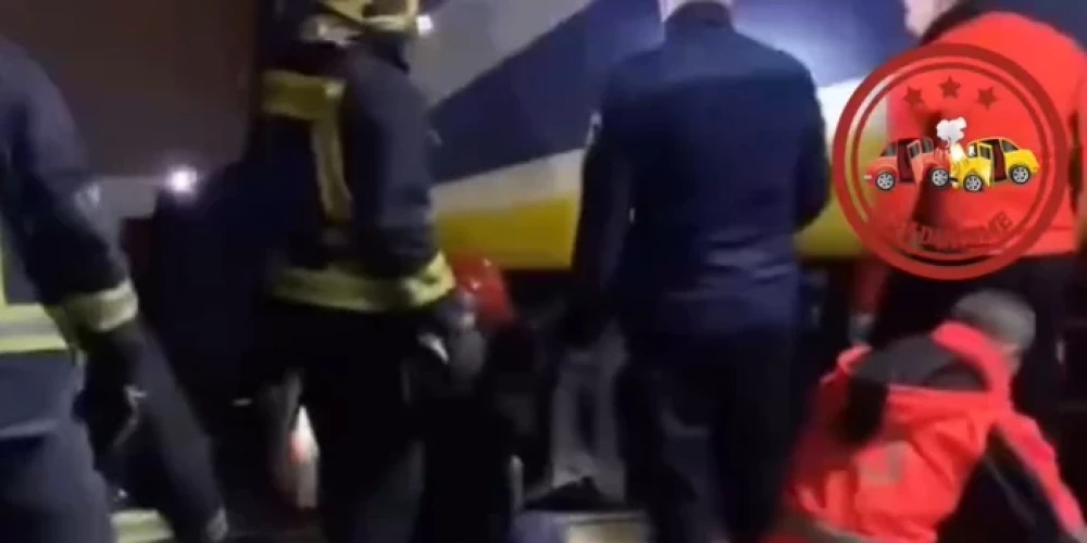 ВИДЕО: на Центральной станции в Риге под поезд упал человек