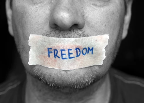Латвийцам надоело "молчать в тряпочку" - политическая цензура теряет сторонников