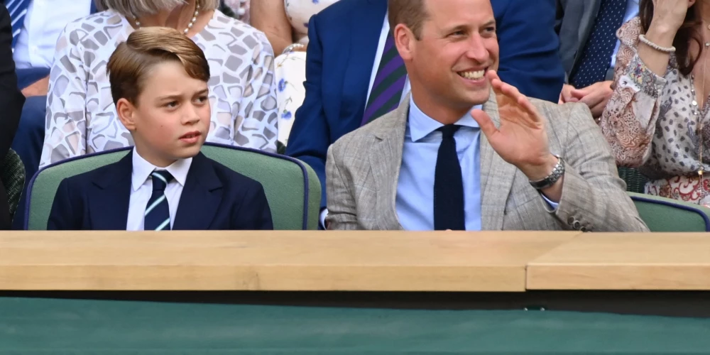 Впервые после признания принцессы Кэтрин в болезни: принц Уильям и его старший сын появились на публике