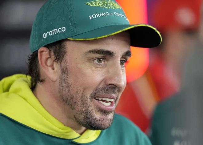 Fernando Alonso pagarina līgumu ar "Aston Martin"