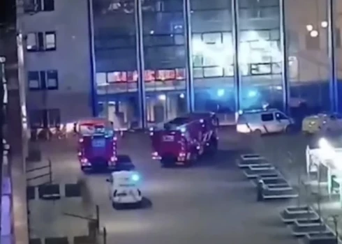 Negadījums Rīgas stacijā: lai atbrīvotu zem vilciena pakļuvošo vīrieti, mašīnistam nācās pabraukt atpakaļ