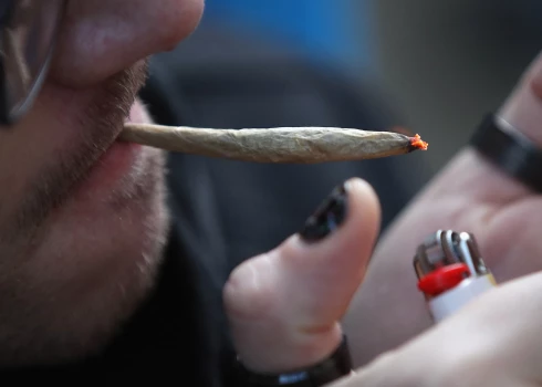 Ar medicīnā izmantojamo marihuānu saistītās "JuicyFields" krāpšanas shēmas izmeklēšanā veikti aresti sešās valstīs, tai skaitā Latvijā