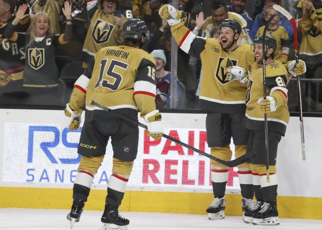 "Golden Knights" atspēlē trīs vārtu deficītu un pārspēj "Avalanche"