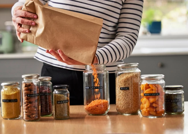 Kāda materiāla traukos uzglabāt sausos produktus?