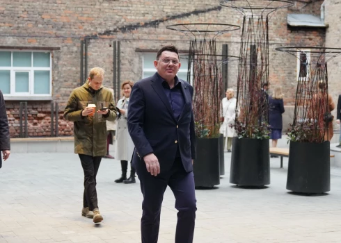 Artuss Kaimiņš, 2. aprīļa vakarā dodoties uz Jauno Rīgas teātri.