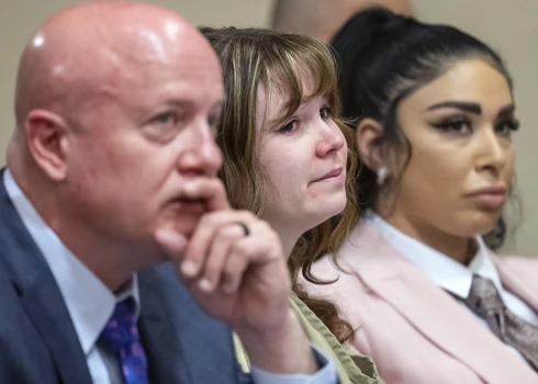 Hanna Gutjeresa-Rīda (vidū)