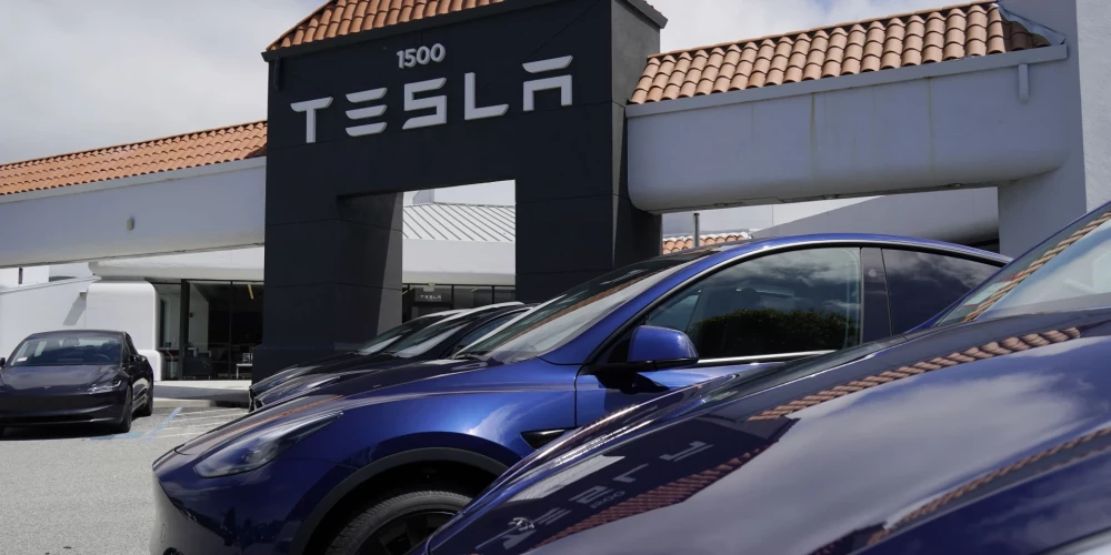 "Tesla" likvidēs 10% darbavietu