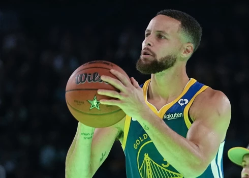 Arī visu laiku labākais pasaules basketbola tālmetienu izpildītājs Stefens Karijs iekļauts ASV izlases sastāvā.