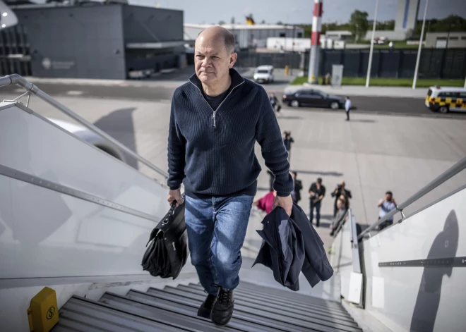 Šolca vaļsirdīgā atzīšanās par marihuānu; viņš sasmīdinājis Vācijas delegāciju Ķīnā