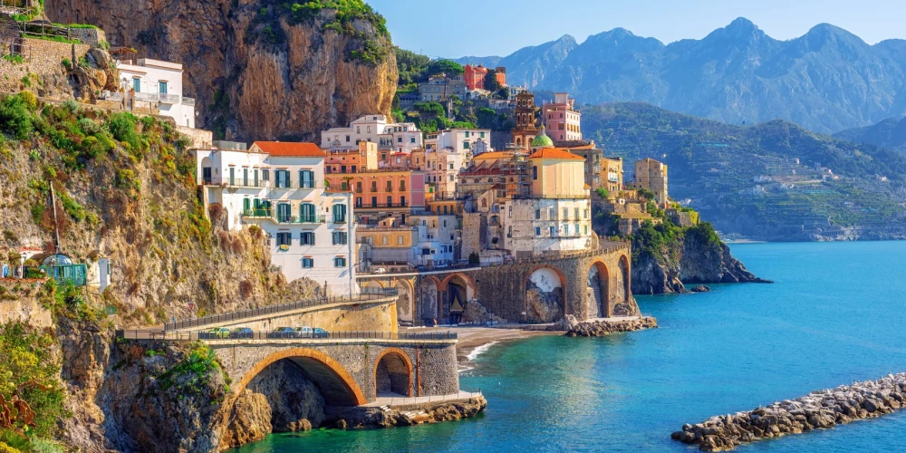 Mājīgs Itālijas ciemats pēc "Netflix" seriāla iznākšanas gatavojas tūristu pieplūdumam