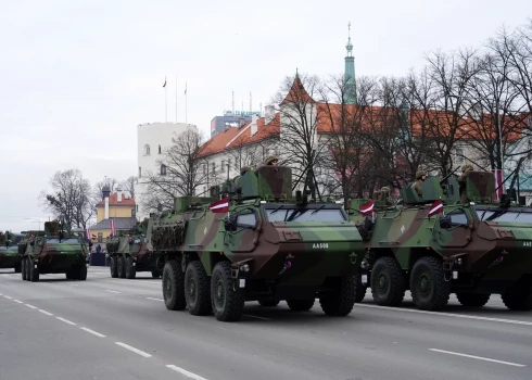 После 12-летнего перерыва в Резекне вновь пройдет военный парад - его покажут в прямом эфире