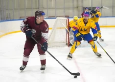 Ar triju Bukartu palīdzību Latvijas hokeja klubu izlase pārbaudes spēles pagarinājumā pieveic Ukrainu