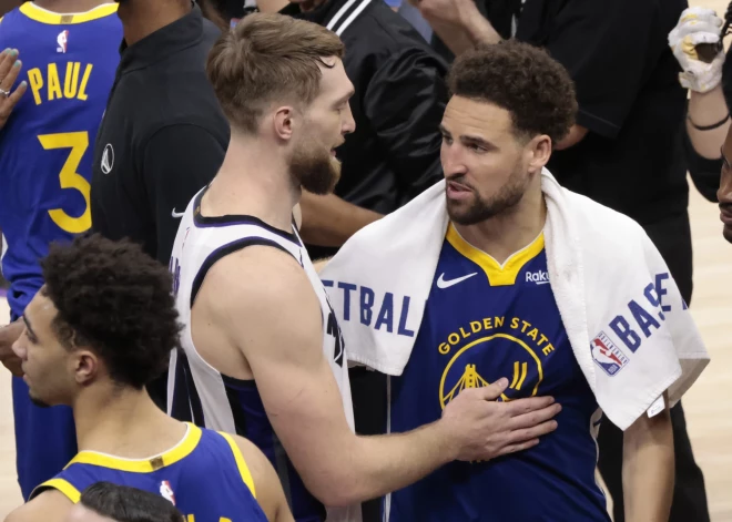 Sabonis un "Kings" aizsūta atvaļinājumā "Warriors"; "Lakers" izsoļo izslēgšanas spēlēs