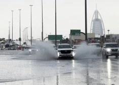 Spēcīgs lietus appludina Dubaiju (2024. gada 16. aprīlis)