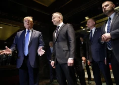Polijas prezidents Duda Ņujorkā neformāli tiekas ar Trampu, kamēr Polijas premjers Tusks kritizē Trampa prokrievisko nostāju