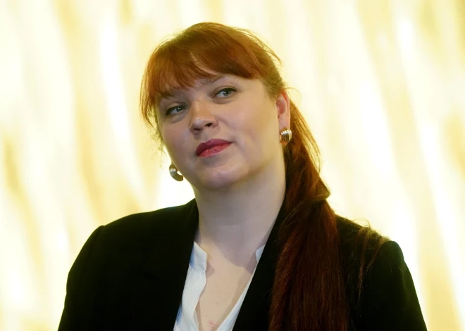 Kultūras ministre Agnese Logina saglabā amatu — Saeima noraida opozīcijas iesniegto viņas demisijas pieprasījumu
