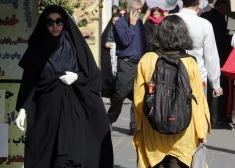 Irānas tikumības policija pastiprina islāma ģērbšanās noteikumu pārbaudes