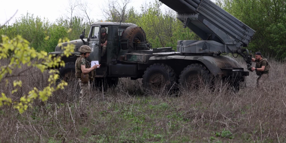 Stoltenbergs: vairāk aizsardzības līdzekļu un munīcijas ir ceļā uz Ukrainu