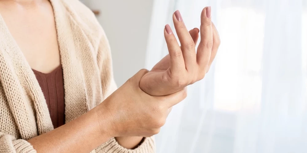 Какие проблемы в организме можно распознать по ладоням и пальцам рук