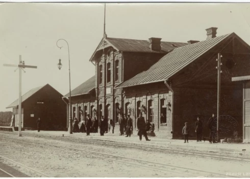 Tramvajs gulbeniešiem nebūtu nekāds lielais brīnums, jo viņi jau sadzīvoja ar Vidzemes mazbānīti (attēlā – pirmskara laika Vecgulbenes šaursliežu dzelzceļa stacija).