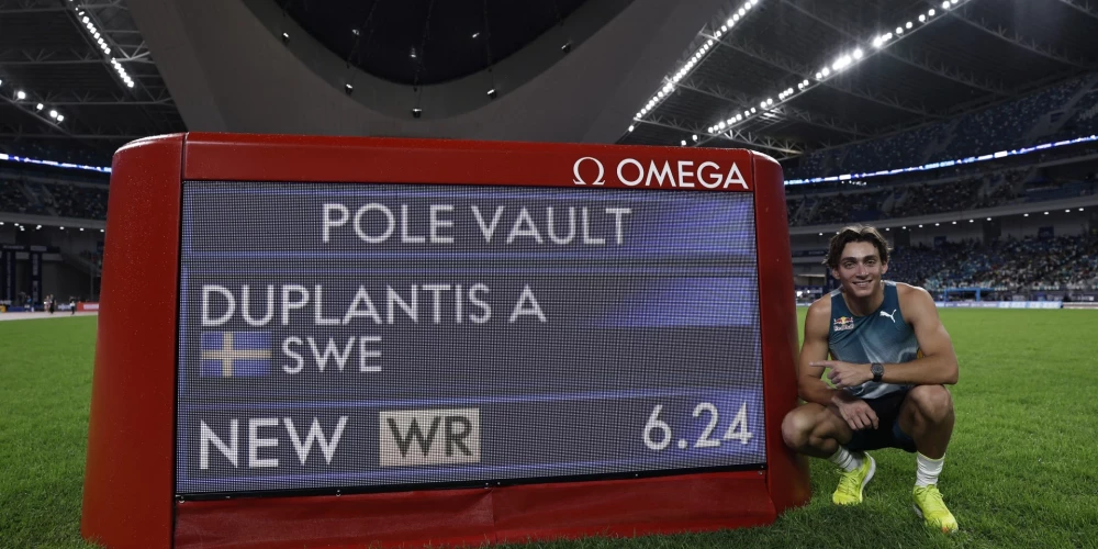 VIDEO: Zviedrijas talants Duplantis jau 8. reizi labo pasaules rekordu kārtslēkšanā