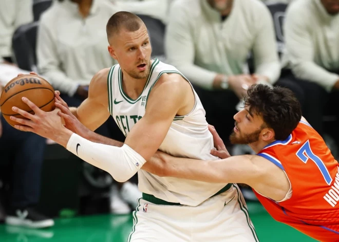 Kristapa Porziņģa pievienošanās "Celtics" palīdzēja Bostonas uzvarēt NBA regulārajā sezonā, tomēr galvenās cīņas vēl tikai priekšā.