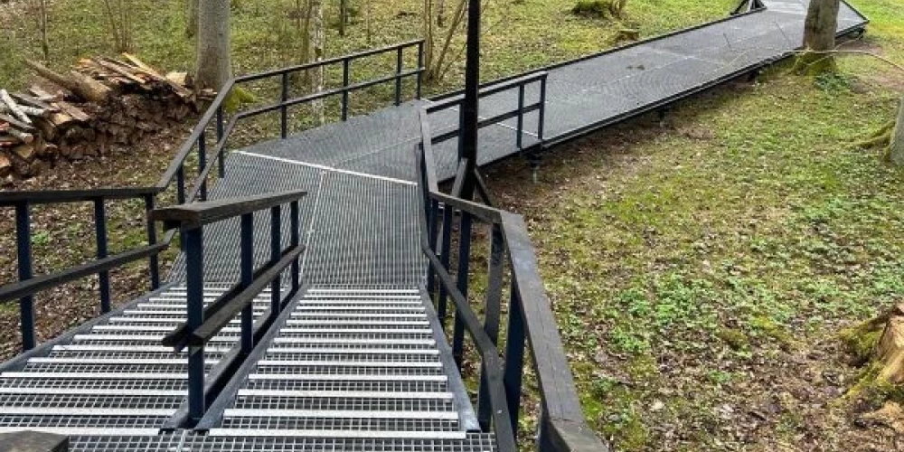 Atjaunotas kāpnes pie Raunas Staburaga