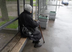 "Мамочка вся в слезах, руки трясутся": латвийка пожаловалась на водителя, который не хотел пускать ее 77-летнюю мать в автобус