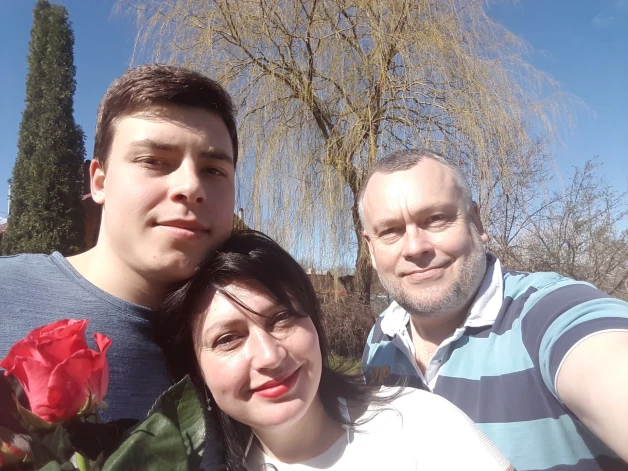 Vladislavs, Anžela un Arnis.