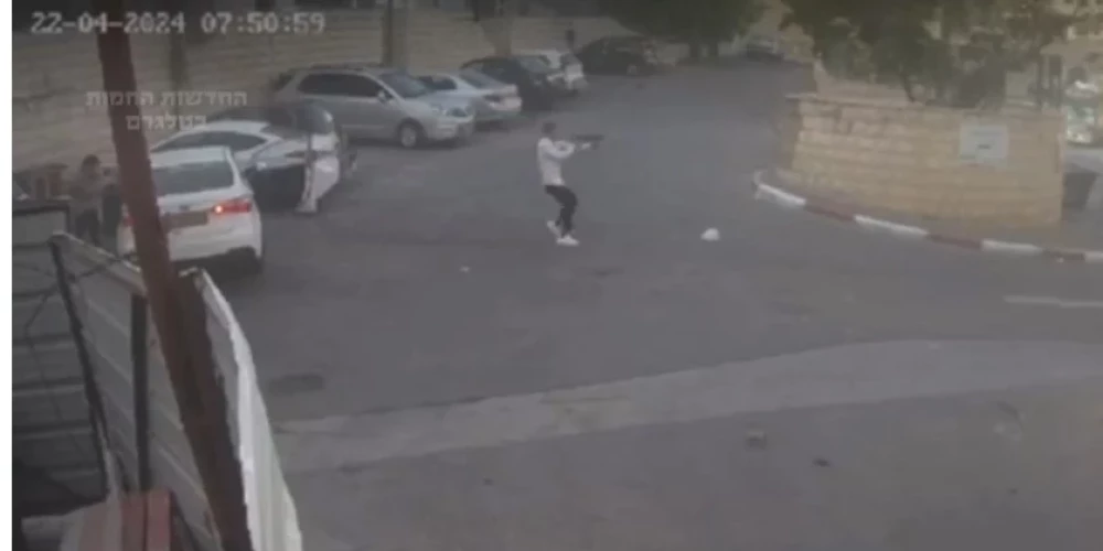 ВИДЕО: теракт в Иерусалиме - у нападавших заклинило автомат