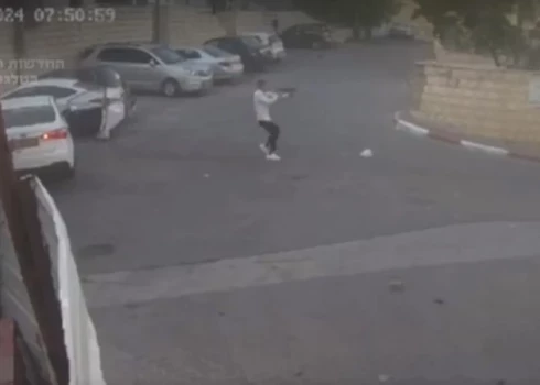 ВИДЕО: теракт в Иерусалиме - у нападавших заклинило автомат